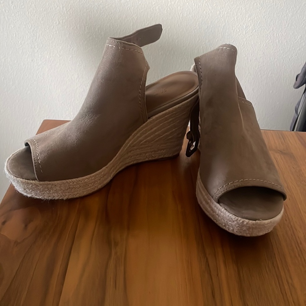 Universal thread size 8— only worn once!!!